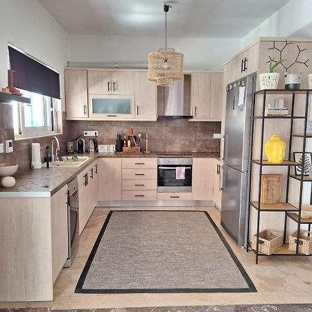 Large 1 Bedroom Penthouse With Large Terrace Ateny Zewnętrze zdjęcie